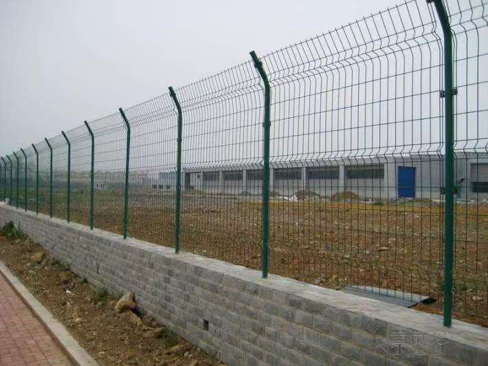 Industry-First Double Wire Guardrail: Innovate Perimeter Protection, Set a New Benchmark for Fence Industry 双边护栏